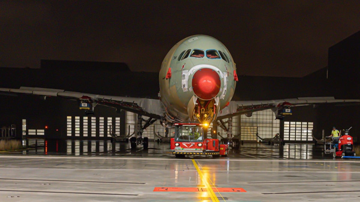 Airbus A350F Uses 180-Liter Water Test To Prove Cargo Door Strength