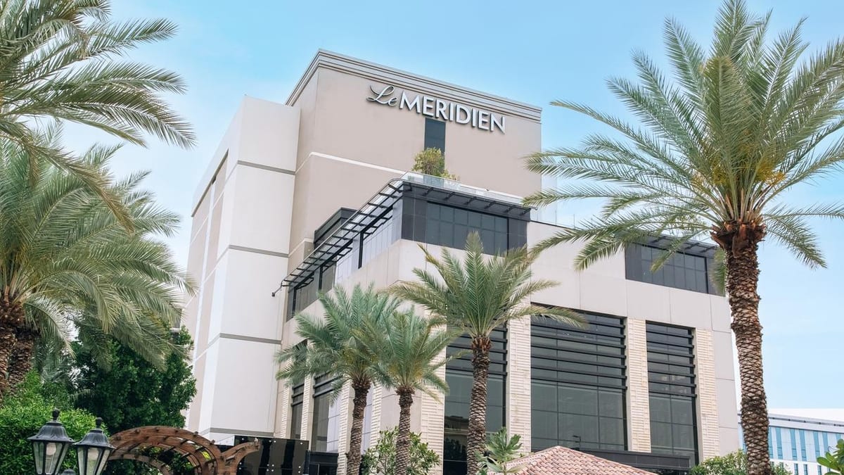 Aussies in Dubai urged to reassess trips amid missile threat