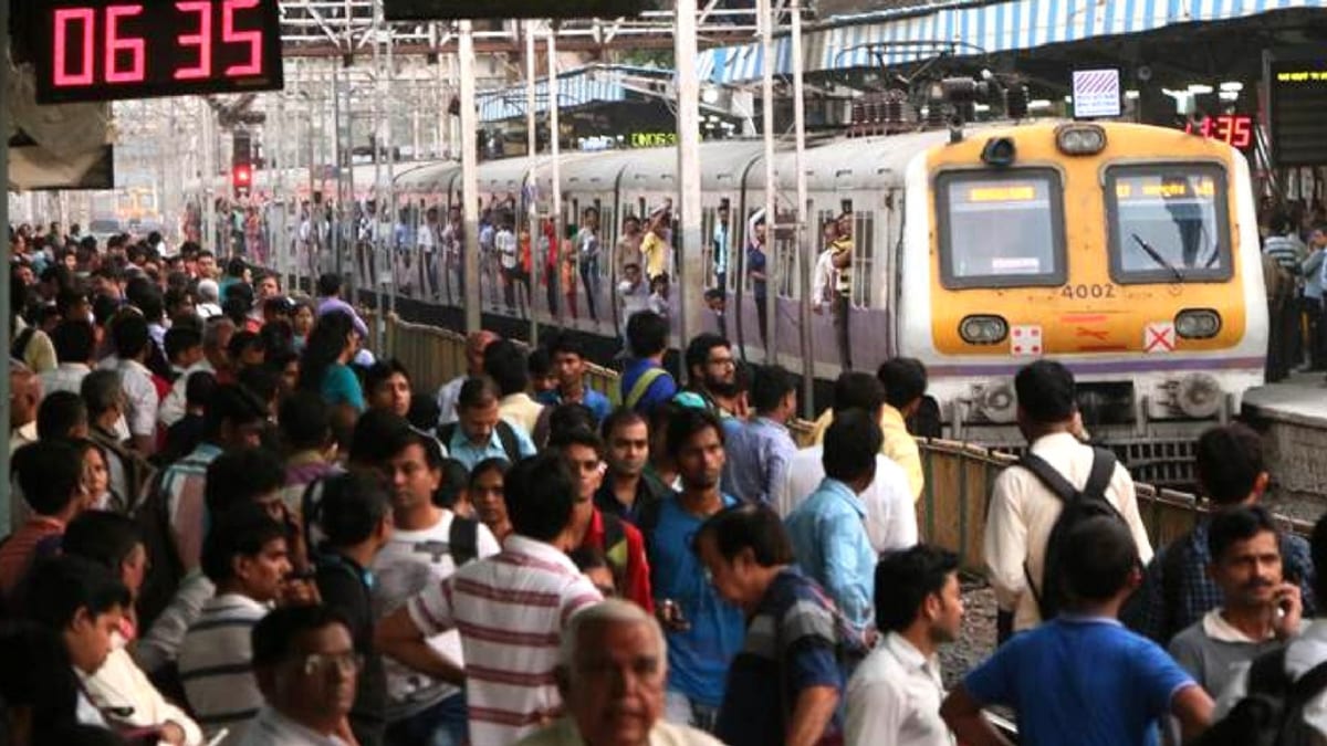 Central Line Chaos: Signal Failure Near Kalyan Strands Thousands