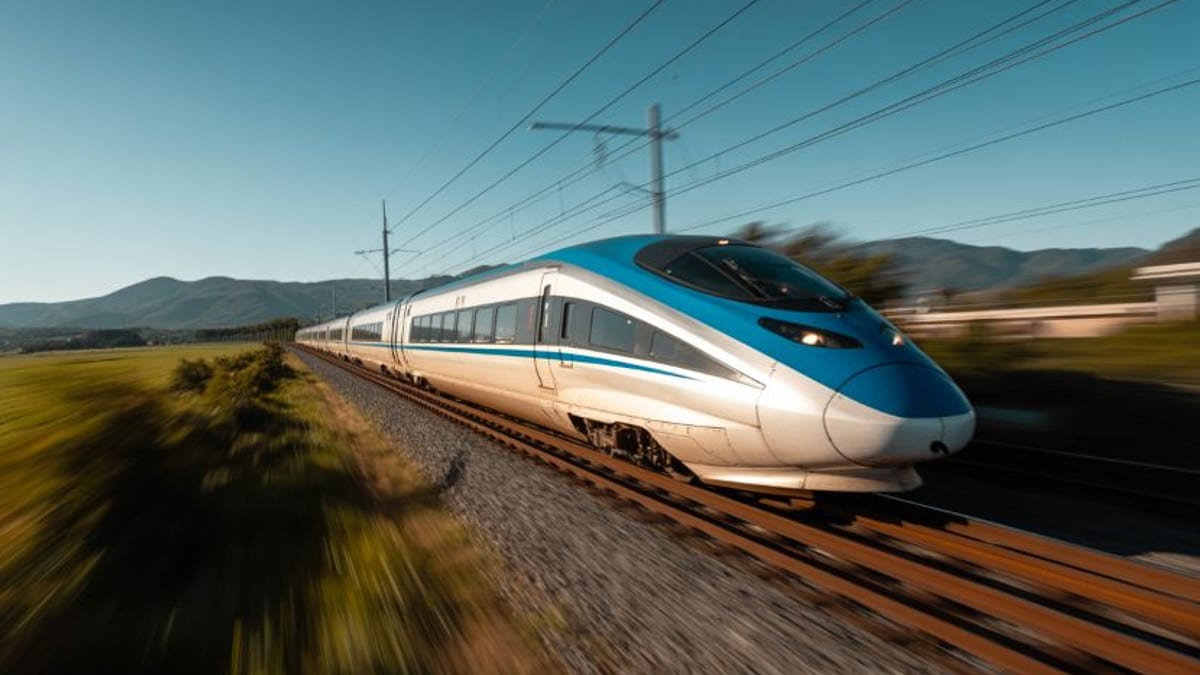 China’s High-Speed Rail Push Redraws Global Travel Map