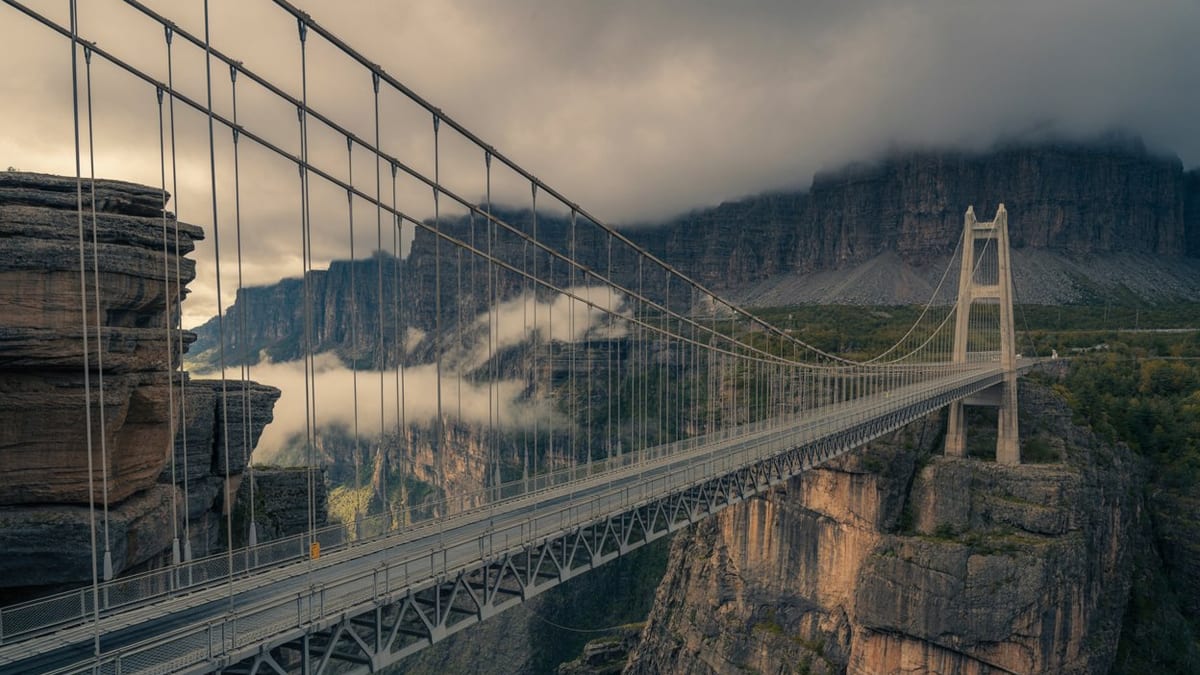 China’s Huajiang Grand Canyon Bridge Redefines Tallest-Bridge Record