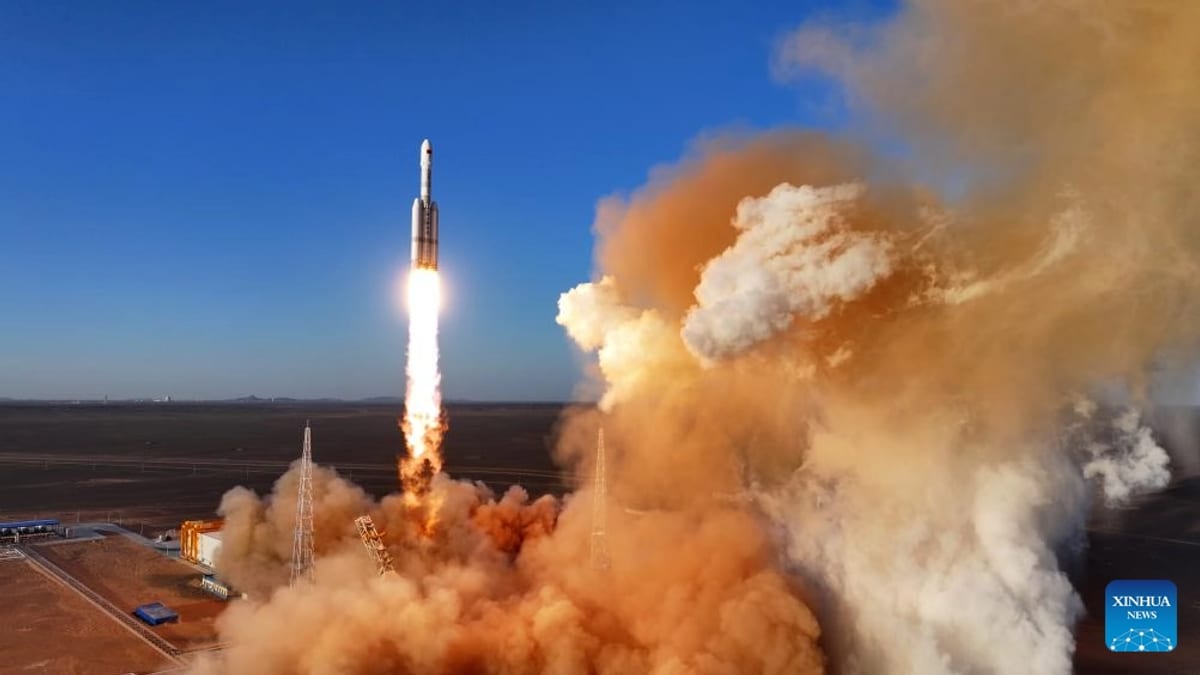 China’s Lijian-2 Rocket Debuts With Three-Satellite Mission