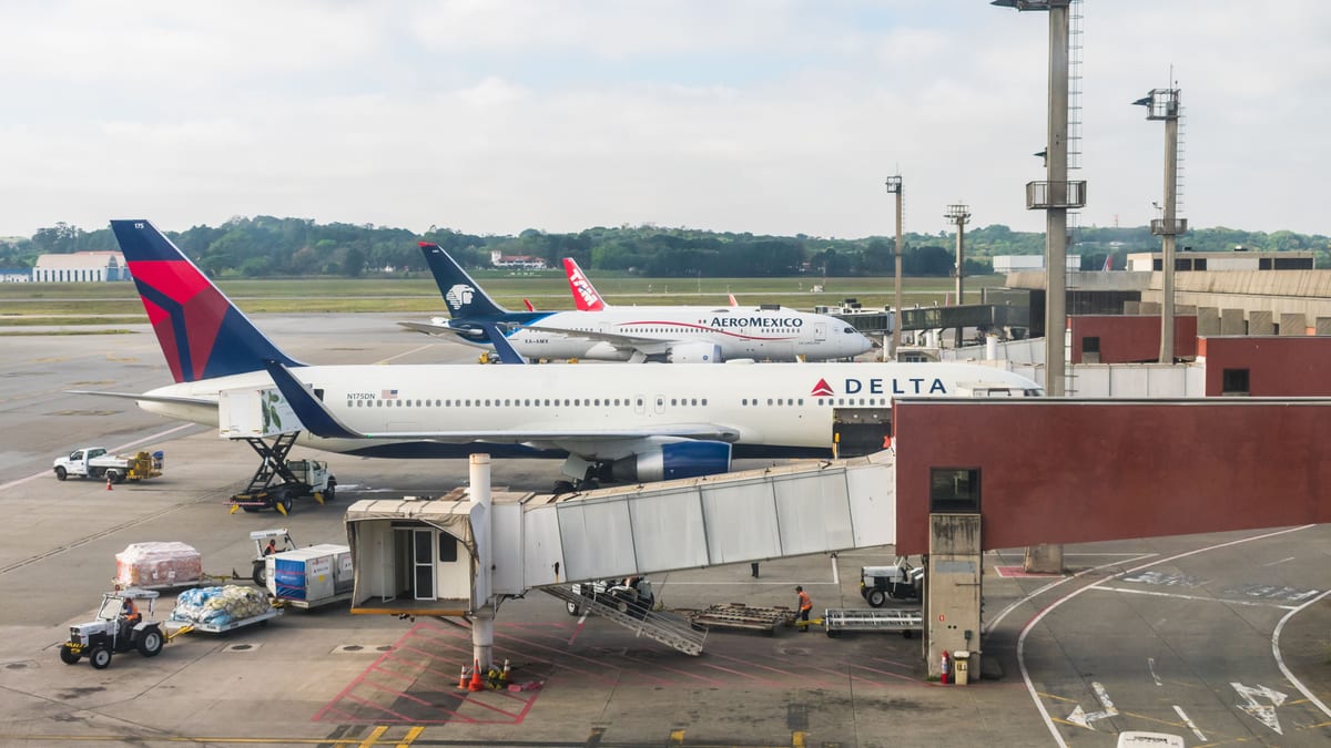 Delta Flight 104 Returns to Sao Paulo After Fiery Engine Scare