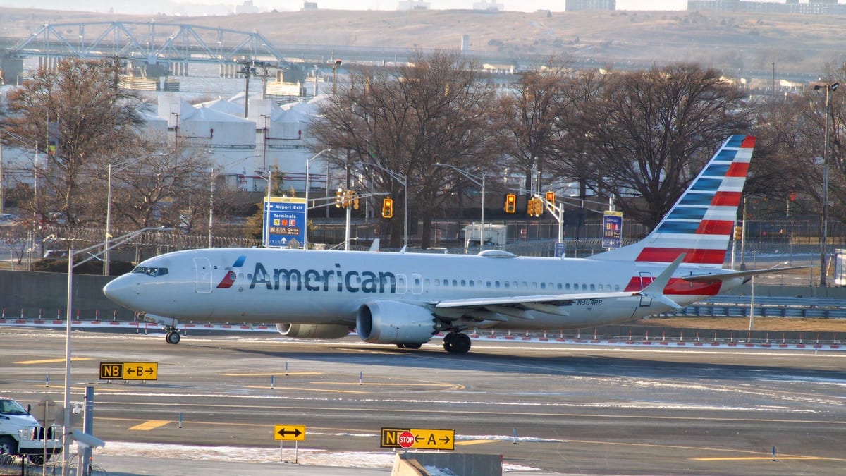 Disruptive Passenger Forces American 737 MAX 8 to Detroit