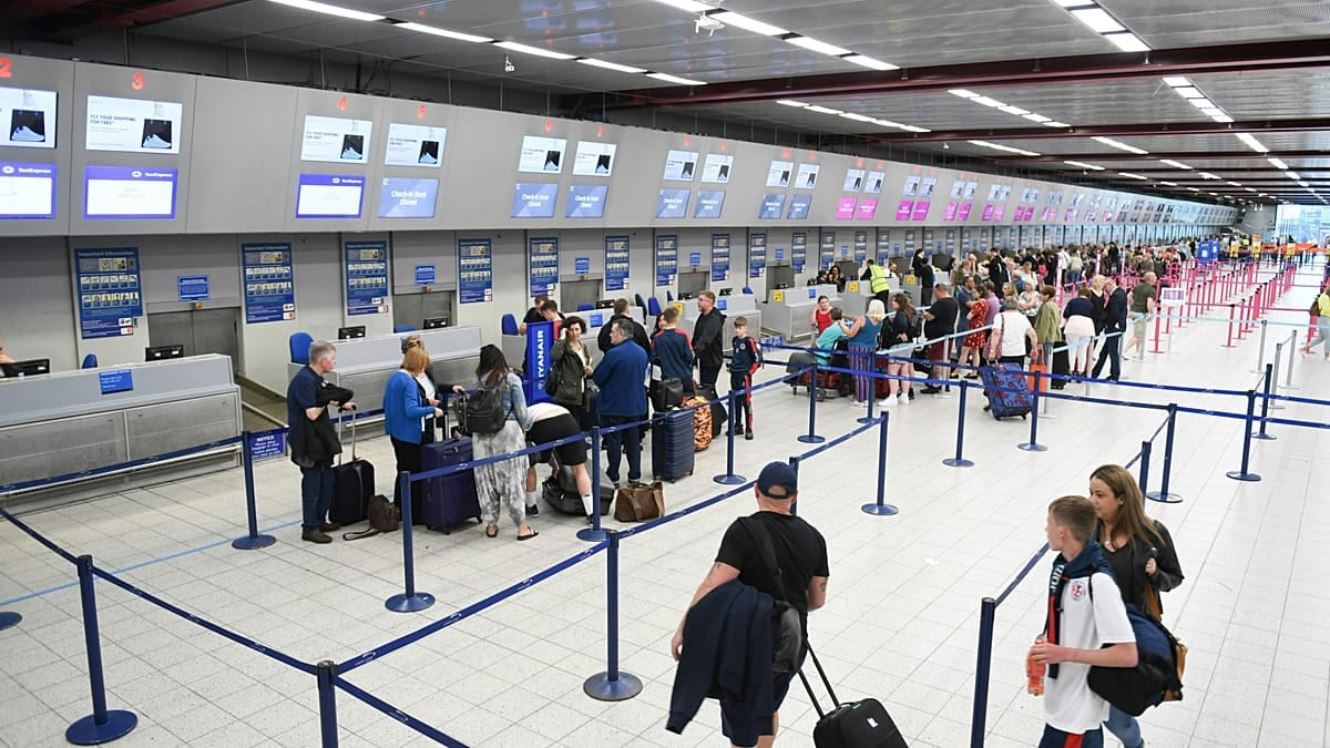 Easter Flights to Spain Hit by Indefinite Airport Strikes