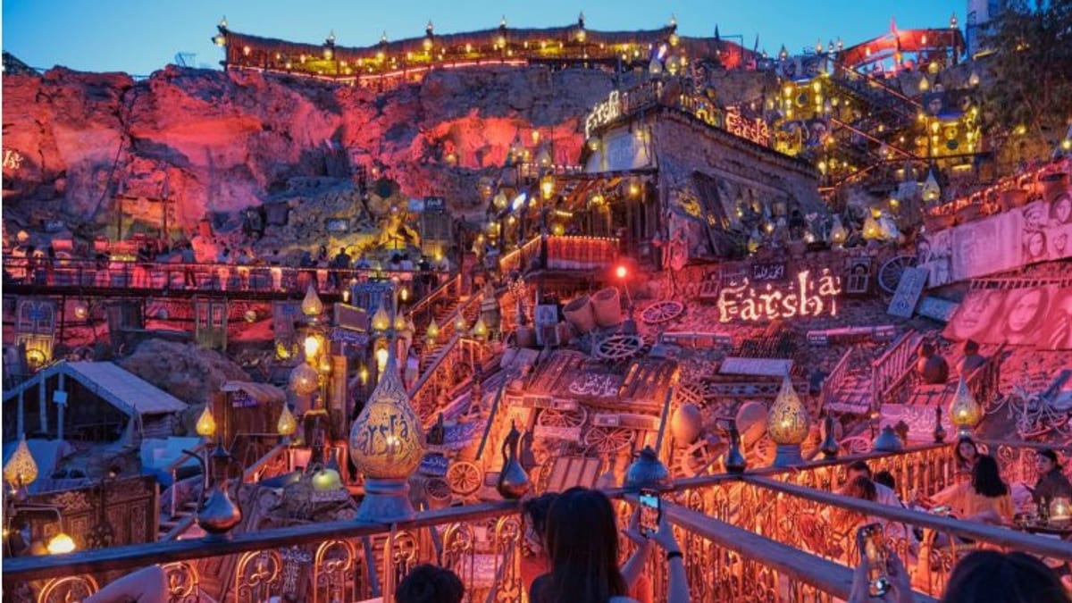 Egypt’s Energy Curbs Spare Tourists in Key Holiday Hubs