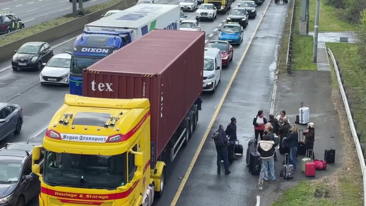 Fuel Protests Force Holidaymakers to Walk Motorways to Airports