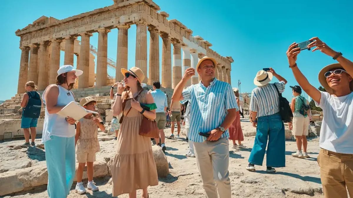 German Visitors Drive Greece’s Tourism Revenue Boom in 2025