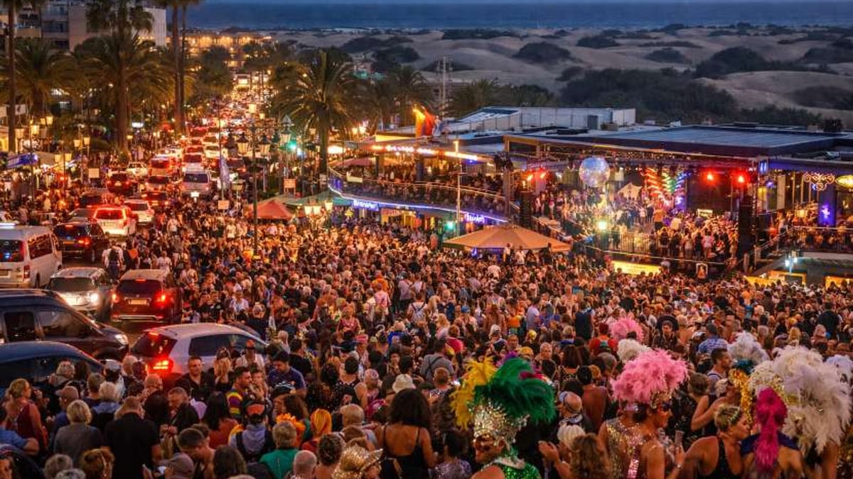 Gran Canaria’s Playa del Inglés: Quiet Beach Meets Carnival Crush