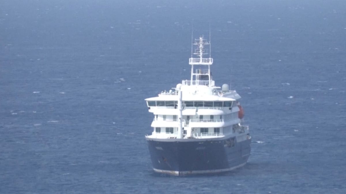 Hantavirus cluster strands Atlantic cruise ship off Cape Verde