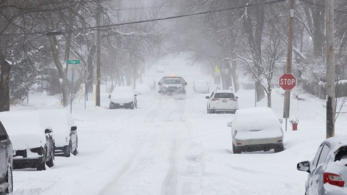 Heavy Snow Warning as 5 Inches Loom, Travel Called ‘Nearly Impossible’