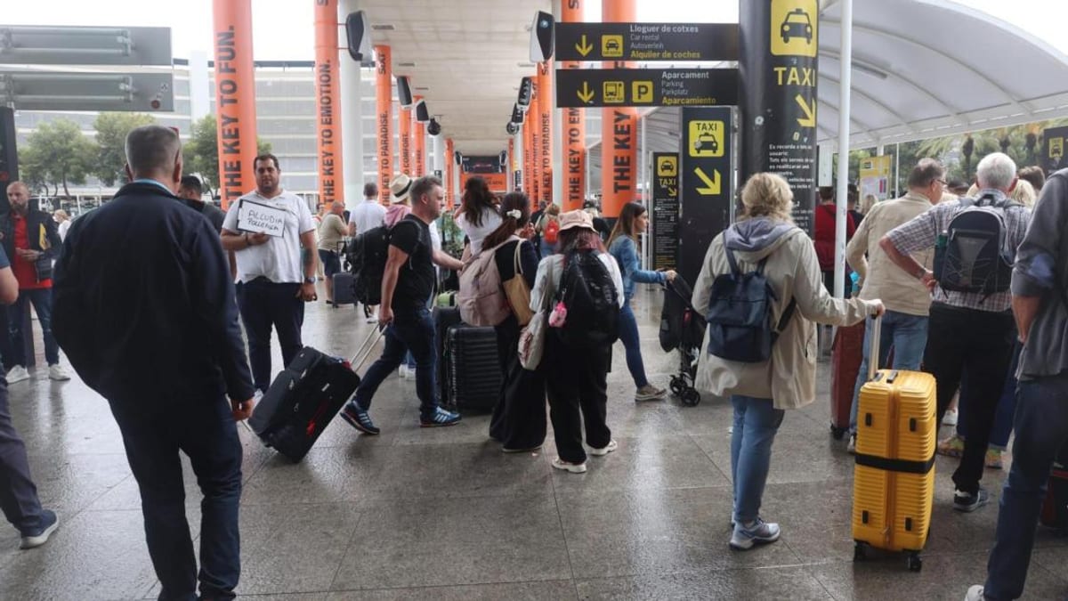 High Winds Disrupt Flights and Ferries Around Mallorca