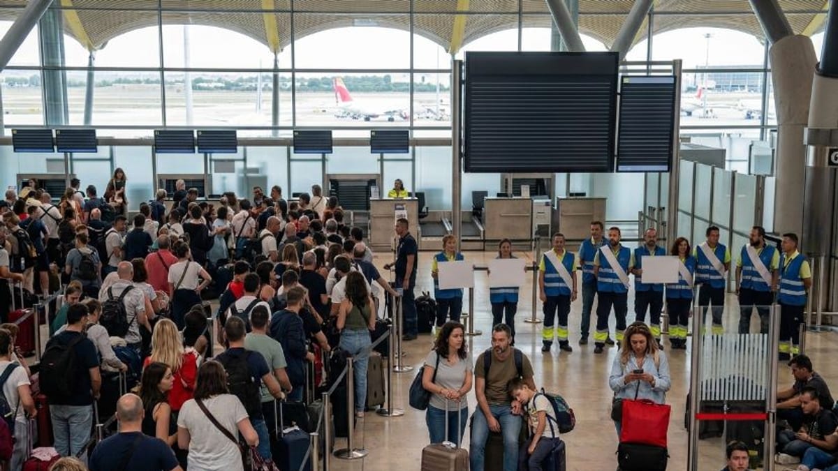 How to Survive Spain’s Easter Airport Strikes