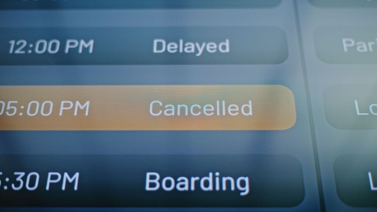 How Travelers Cope With Long Flight Delays in 2026
