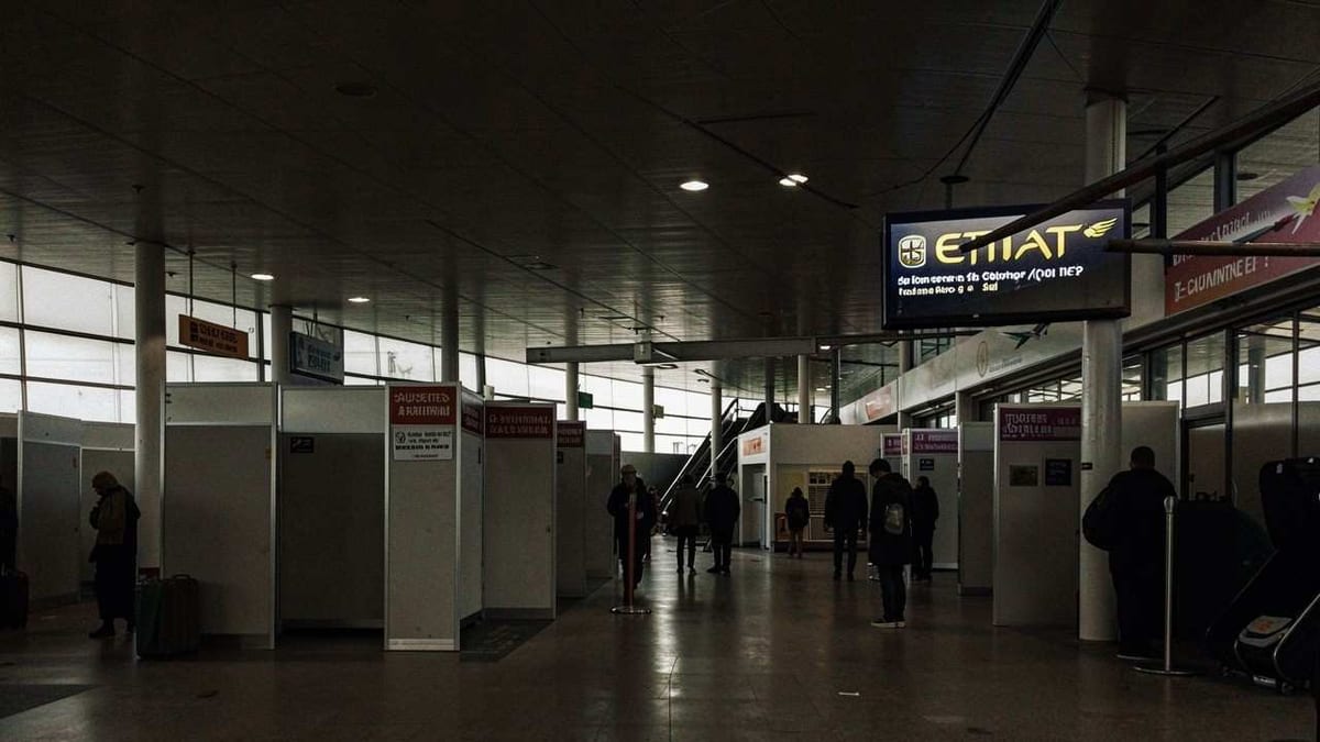 Iran War Slams Tourism as Airlines, Hotels Face $600M Daily Hit