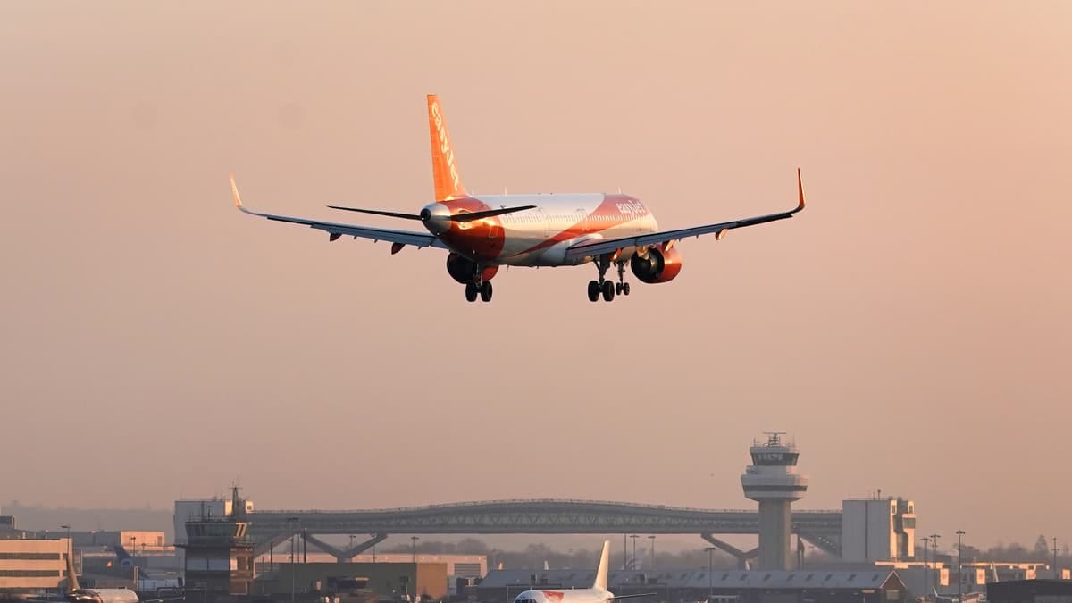 London flights cut as fuel crisis squeezes airlines