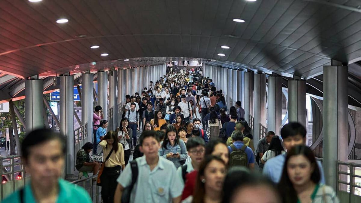 Major Delays Strand U.S. Flyers As Multiple Weak Links Snap