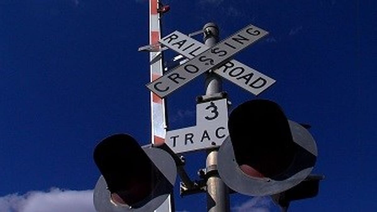 Pedestrian killed by freight train near Vero Beach closes crossings