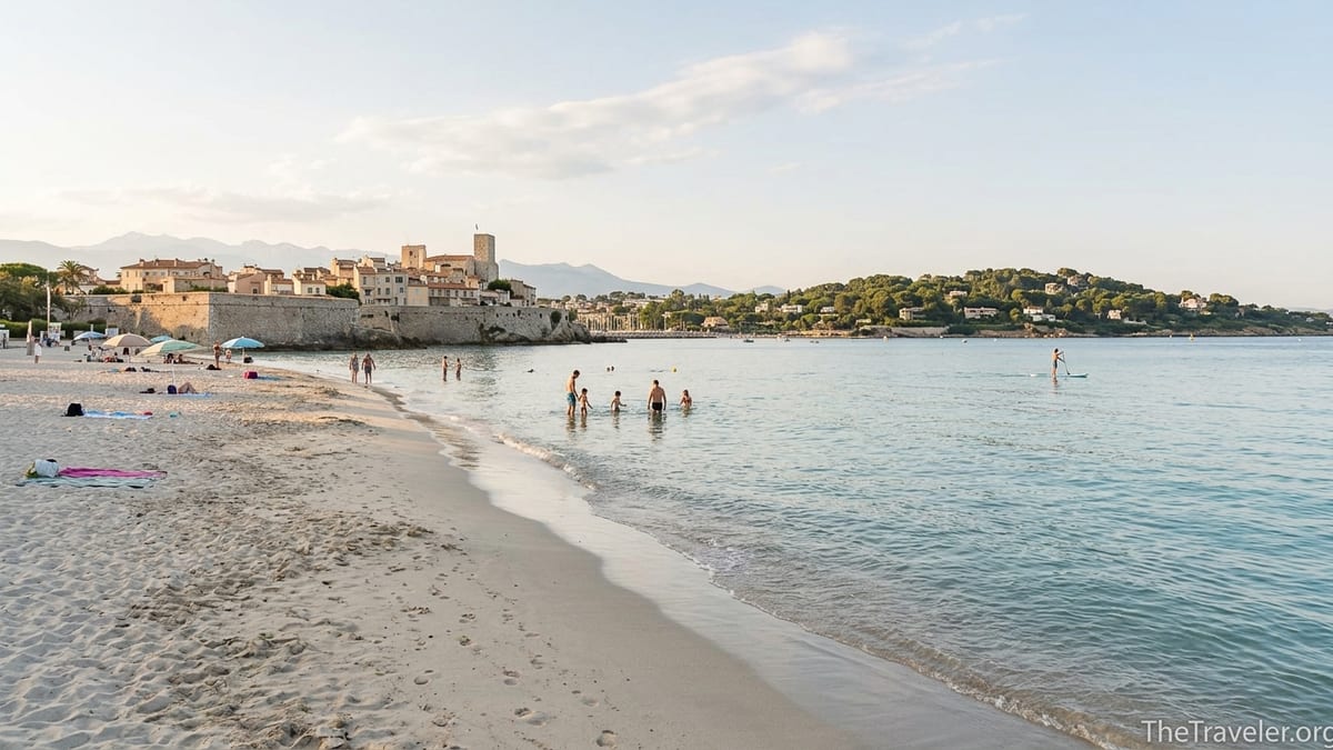 How to Experience Plage du Ponteil for Views and Quiet