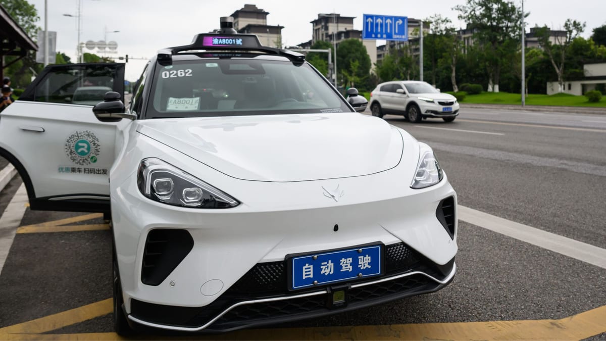 Robotaxi Meltdown in Wuhan Strands Passengers in Live Traffic