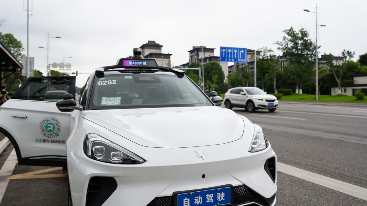 Robotaxi Outage in Wuhan Strands Passengers in Live Traffic