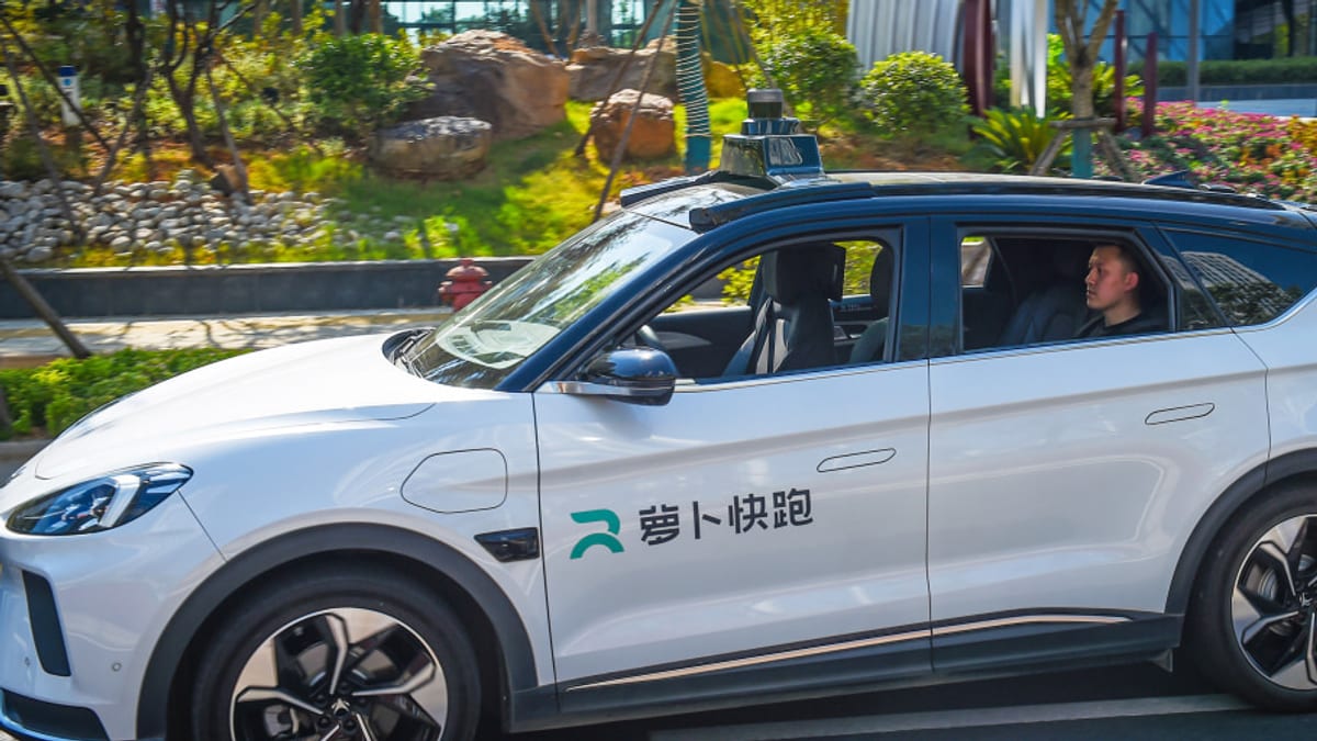 Robotaxi outage in Wuhan strands riders in live highway traffic