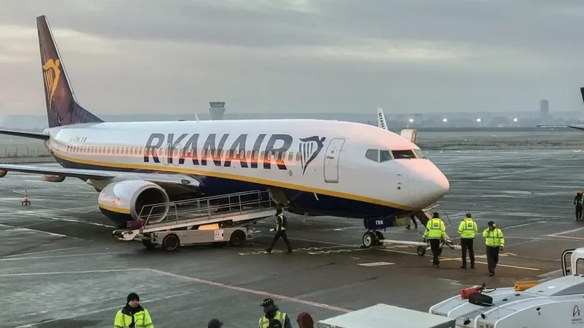 Ryanair passengers storm Marseille tarmac after border chaos