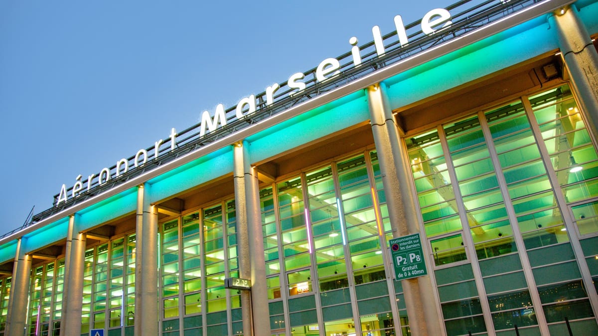 Security Delays Leave Dozens Stranded As Flight Departs