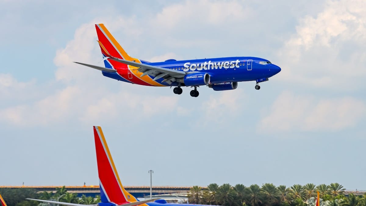 Southwest 737 Aborts Burbank Landing After Runway Conflict