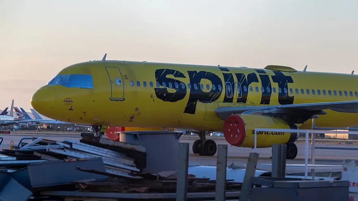 Spirit Airlines collapse leaves 17,000 jobless and flyers stranded