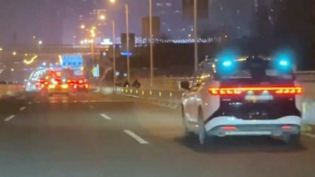 System Malfunction Strands Robotaxis and Passengers in Wuhan