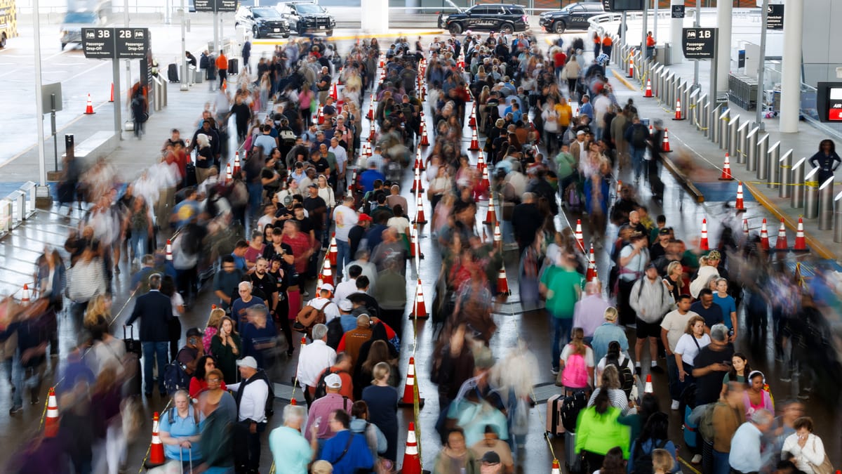 Thousands Stranded as American and United Scrap Flights