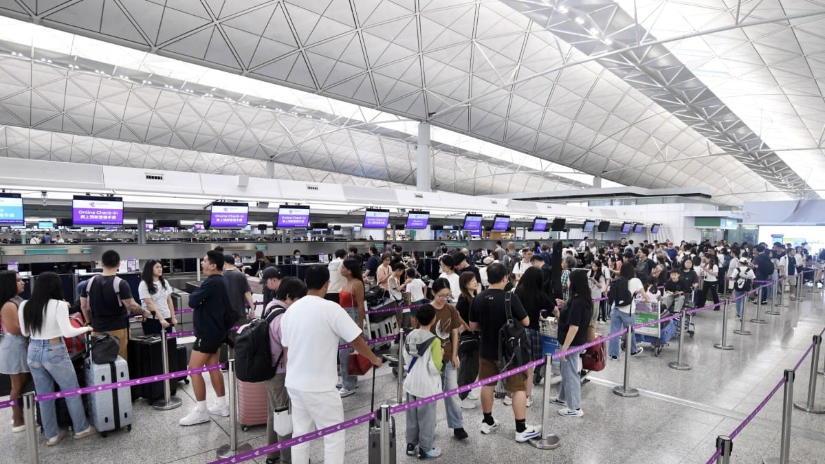 Transport Bureau Tells Airlines to Shield Passengers From Fuel Shock