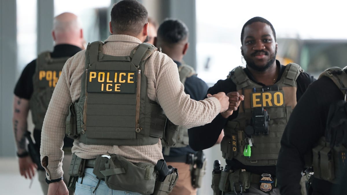 TSA lines at EWR, LGA and JFK ease, but spikes persist