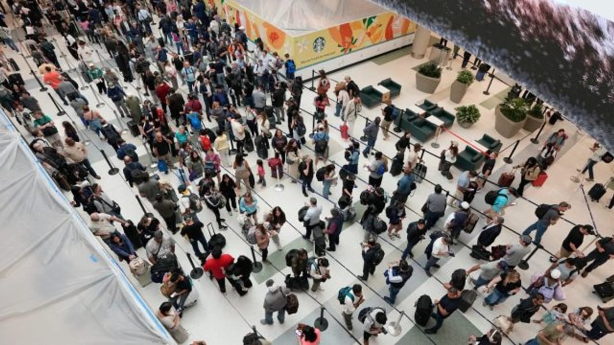 TSA pay order may not end airport delays or ICE presence