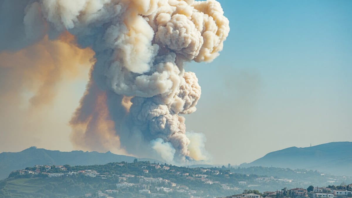 UK Warning Highlights Expanding Iran War Travel Fallout