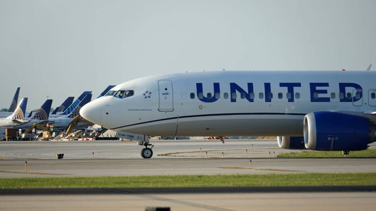 United Airlines Pushes Back Launch Of Six New Chicago Routes